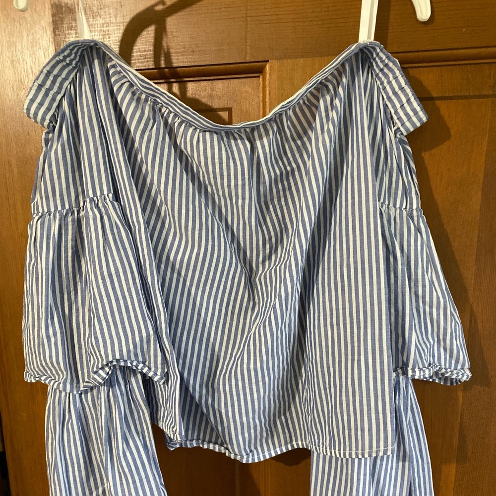 BCBGMAXAZRIA off the shoulder small